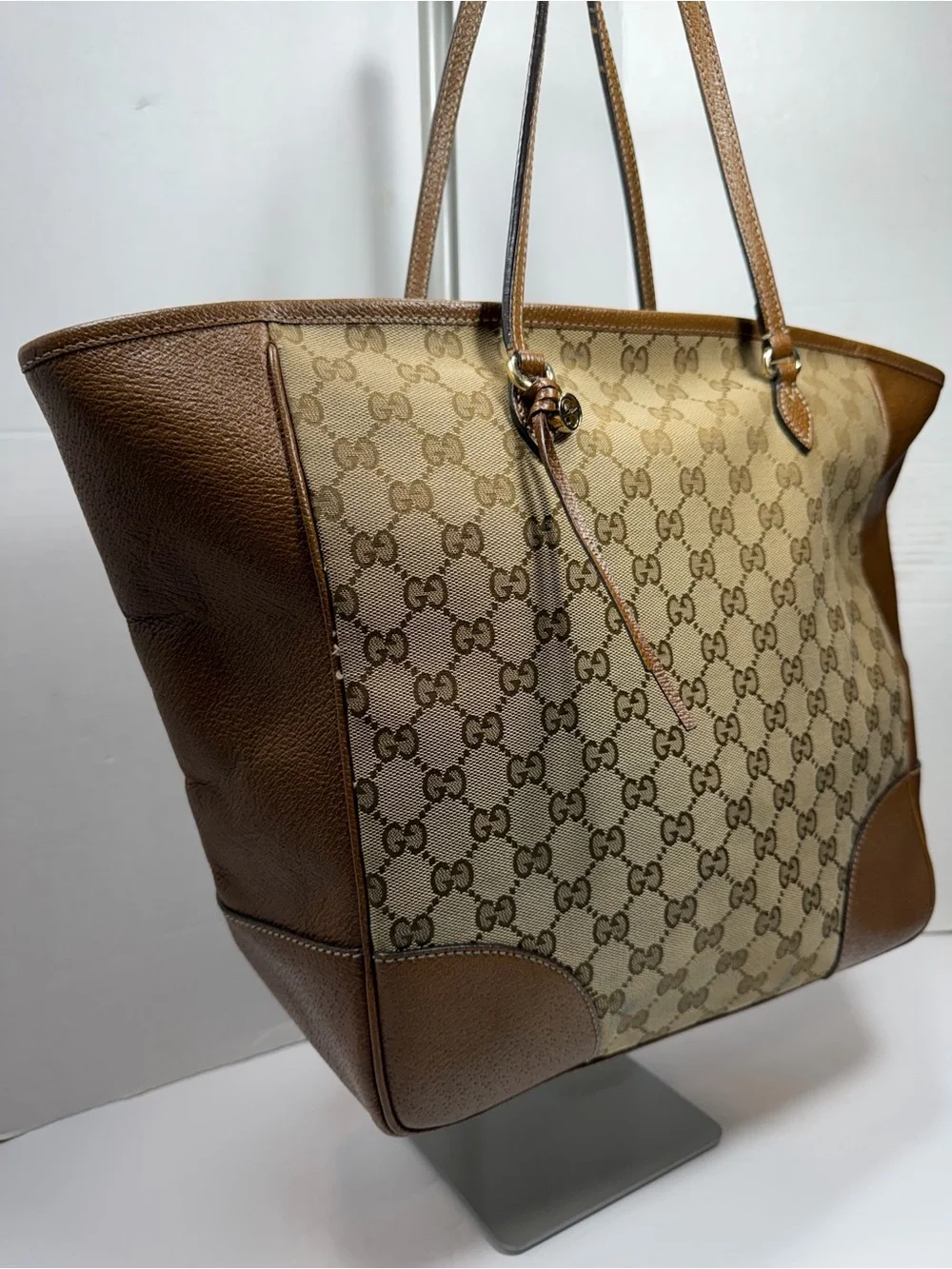 Gucci Brown GG Supreme Canvas Tote strap reenforced
